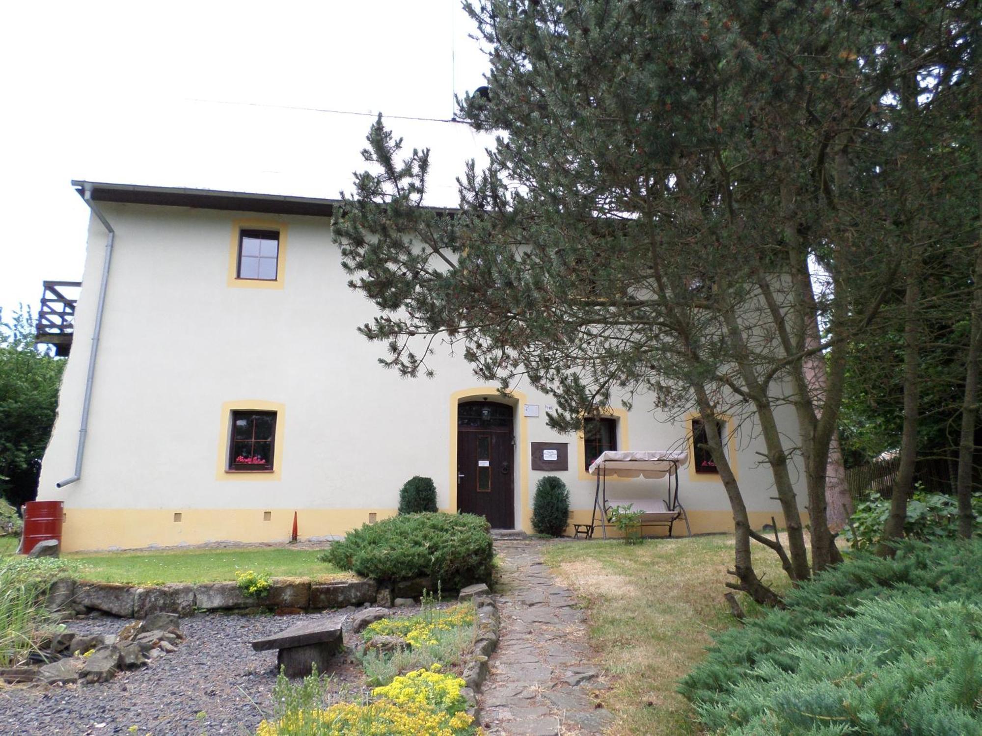 Bed And Breakfast Tvrz Velka Bukovina Экстерьер фото