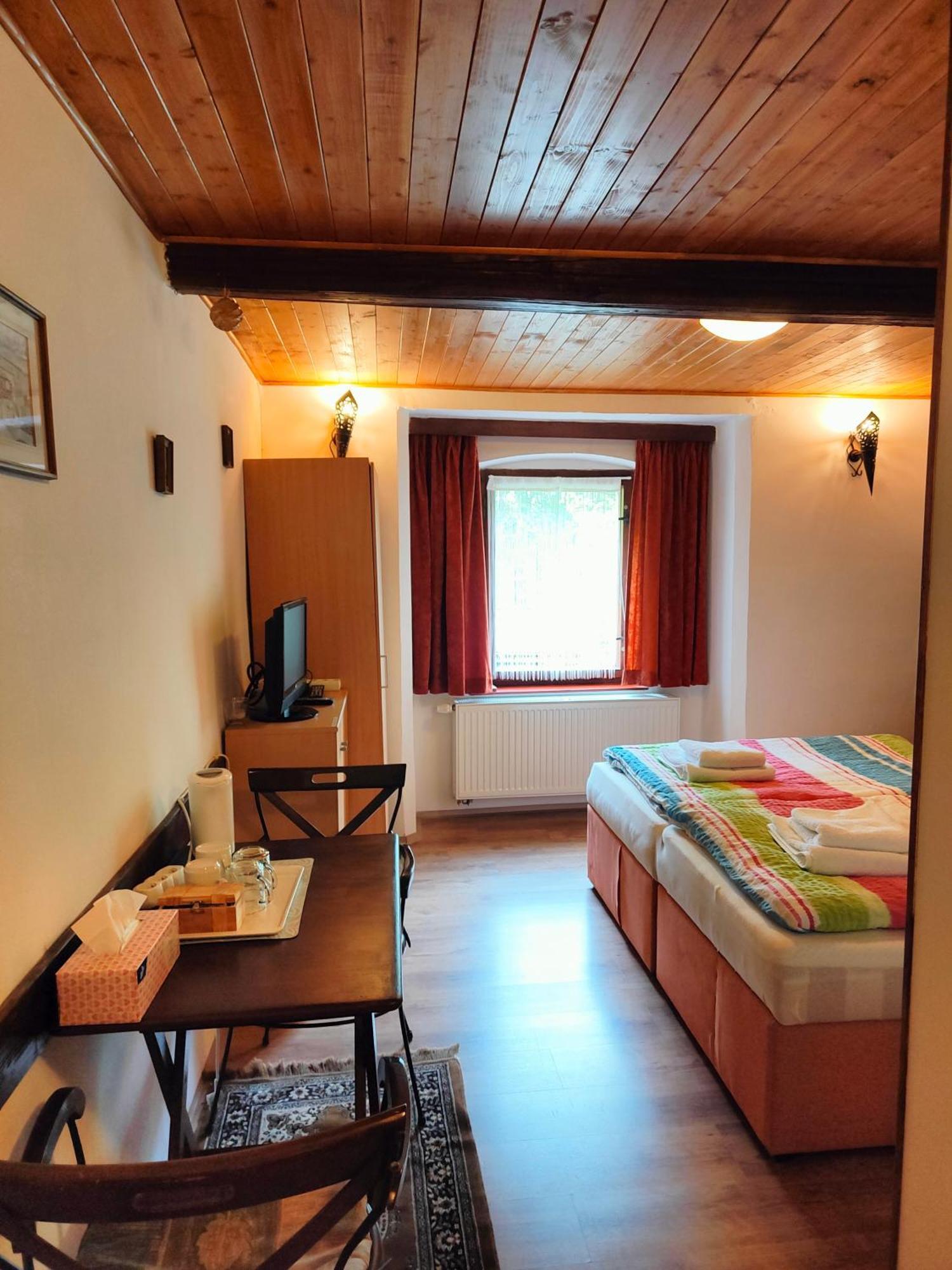 Bed And Breakfast Tvrz Velka Bukovina Экстерьер фото